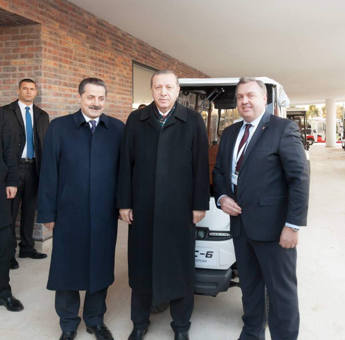 Cumhurbaşkanımız Sayın Recep Tayyip Erdoğan`a ülkemizin gururu Pilotcar Elektrikli Araçlar hakkında bilgi verdik.